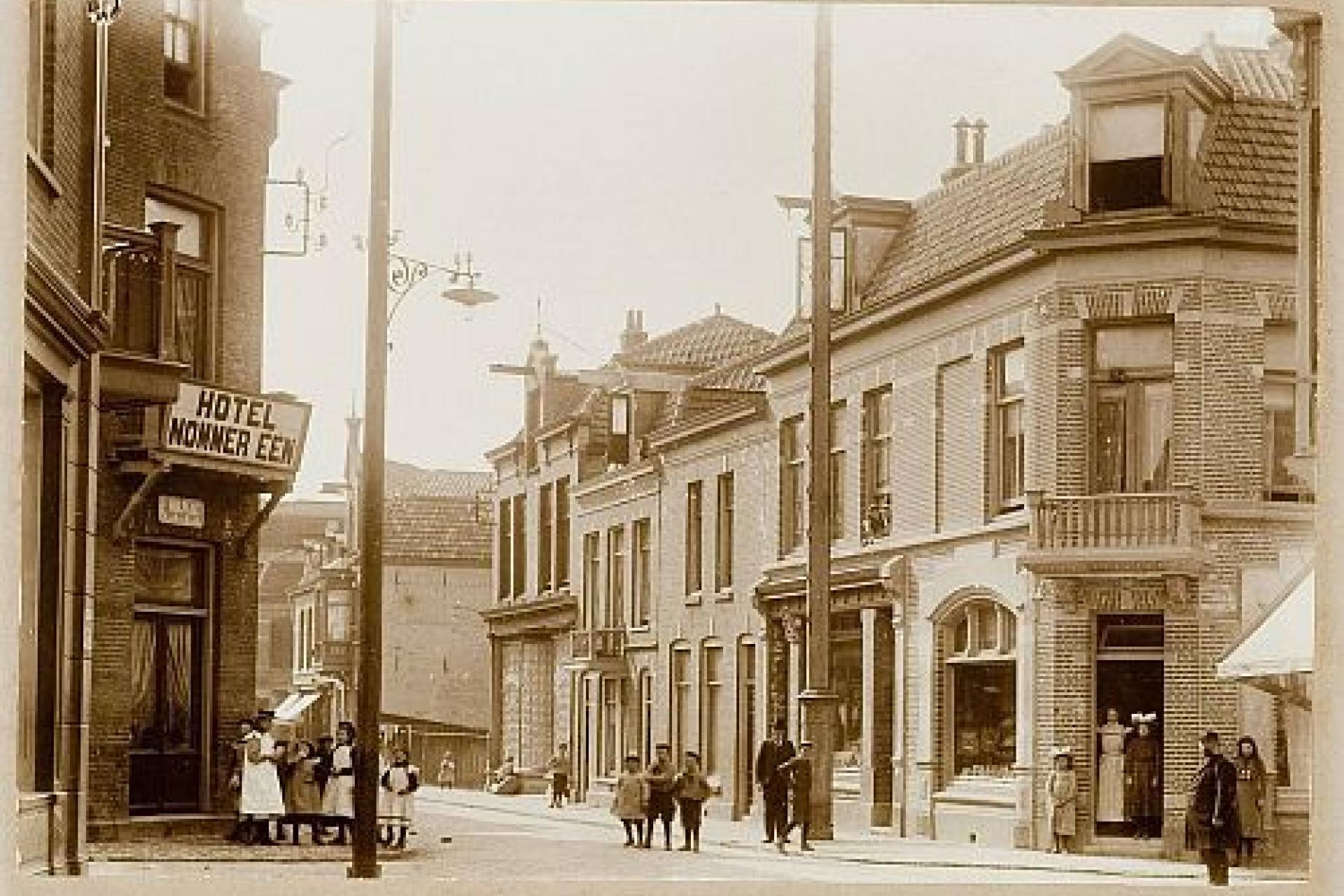 Foto van een straat in IJmuiden rond 1904