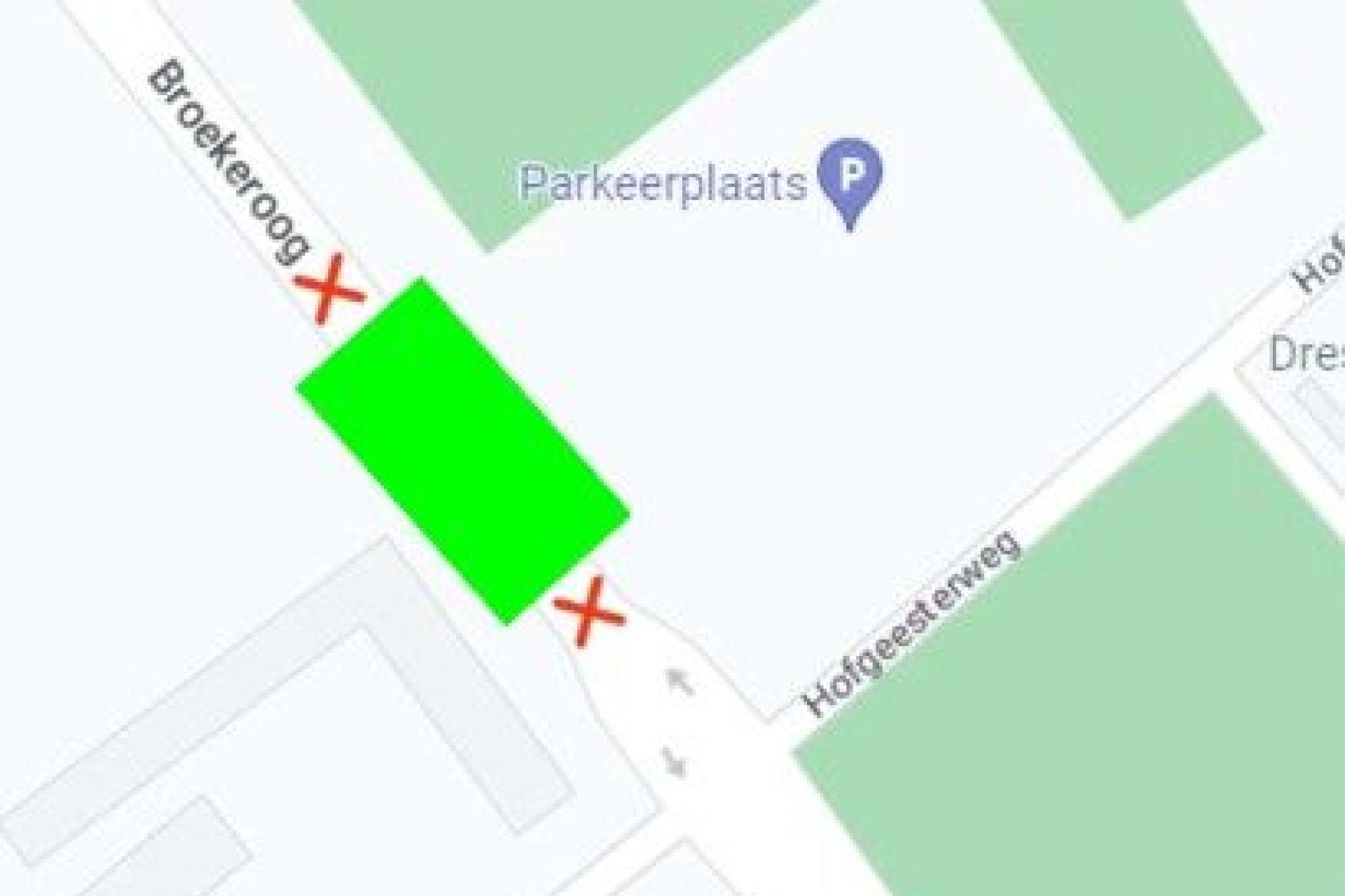 kaartje met de plek van de afsluiting ter hoogte van de parkeerplaats bij kruising hofgeesterweg